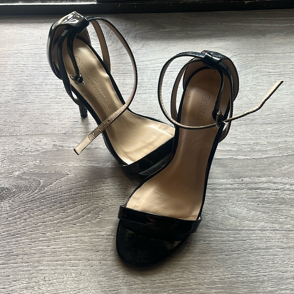 WILD DIVA Black strappy heel